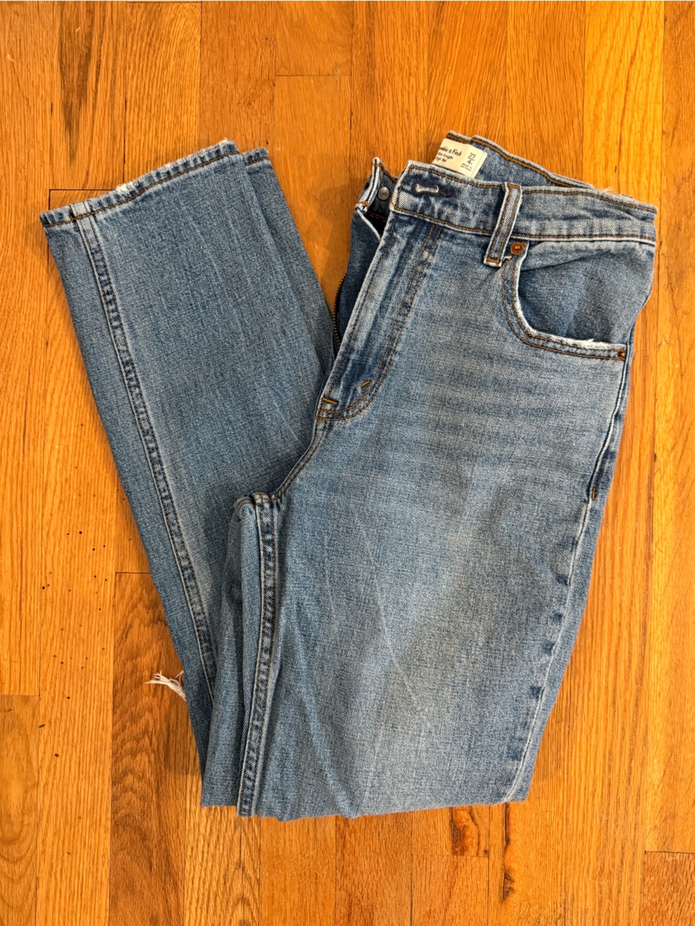 Abercrombie & Fitch - The 90’s Slim Straight - Ultra High Rise
